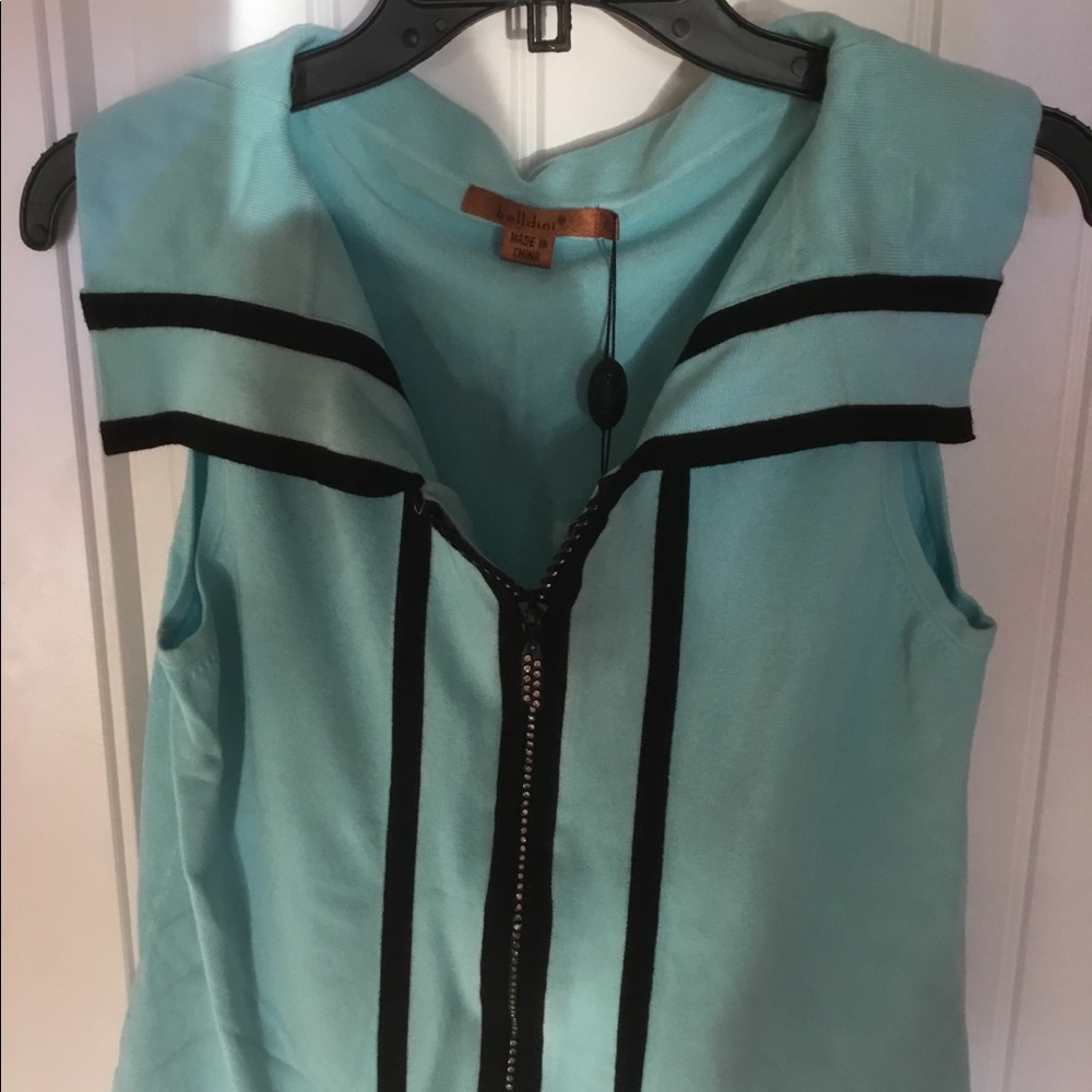 Beautiful Turquoise Belldini Sweater !